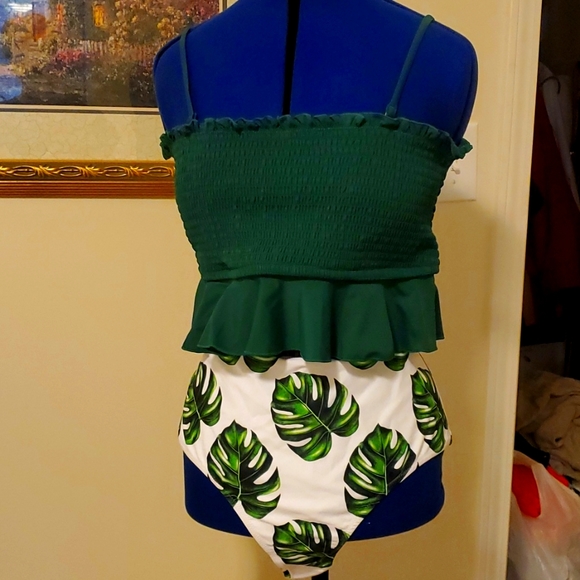 Gorgeous tropical swim suit nwt - Picture 3 of 5